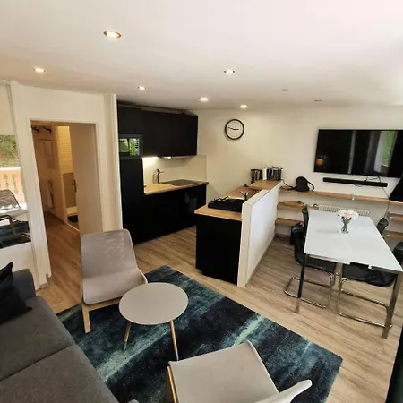 Midi - Studio Pour 4 Personnes 974 *
